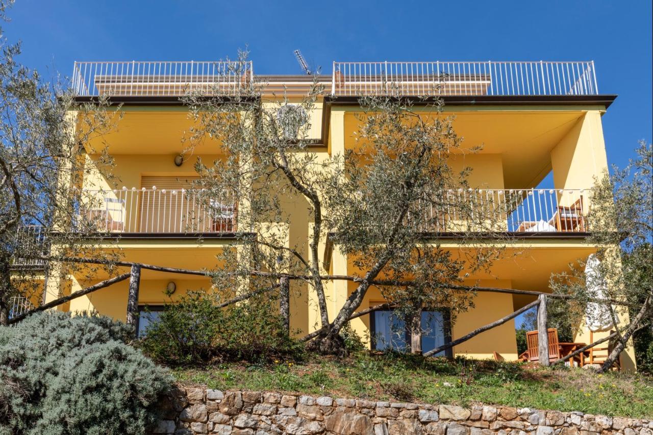 Holiday Prato Verde Chiatri ภายนอก รูปภาพ