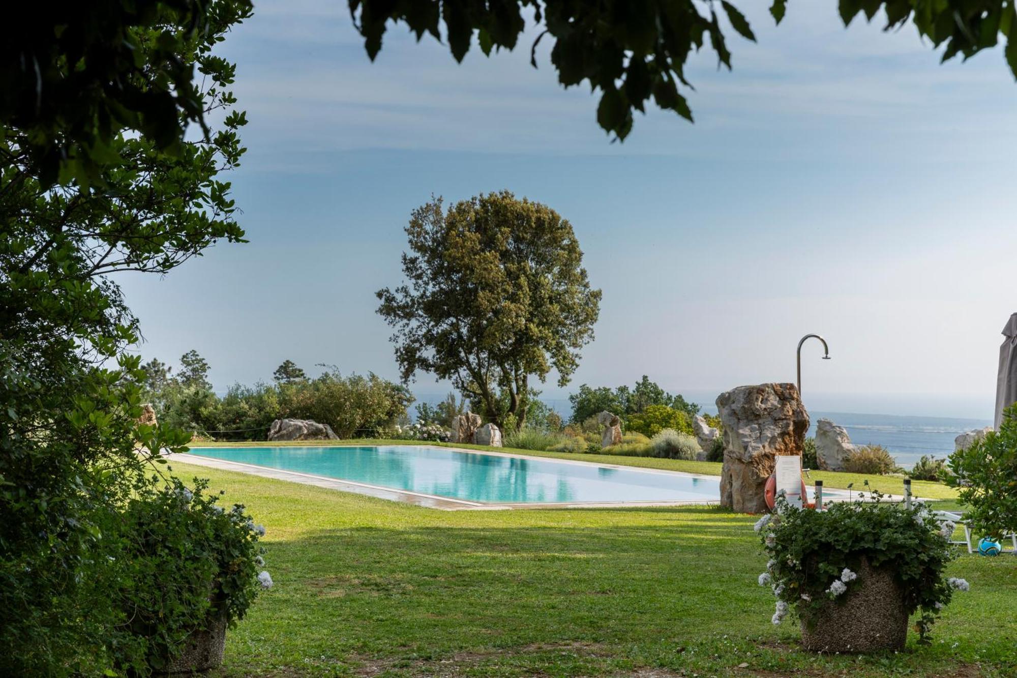 Holiday Prato Verde Chiatri ภายนอก รูปภาพ