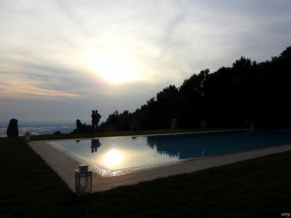 Holiday Prato Verde Chiatri ภายนอก รูปภาพ