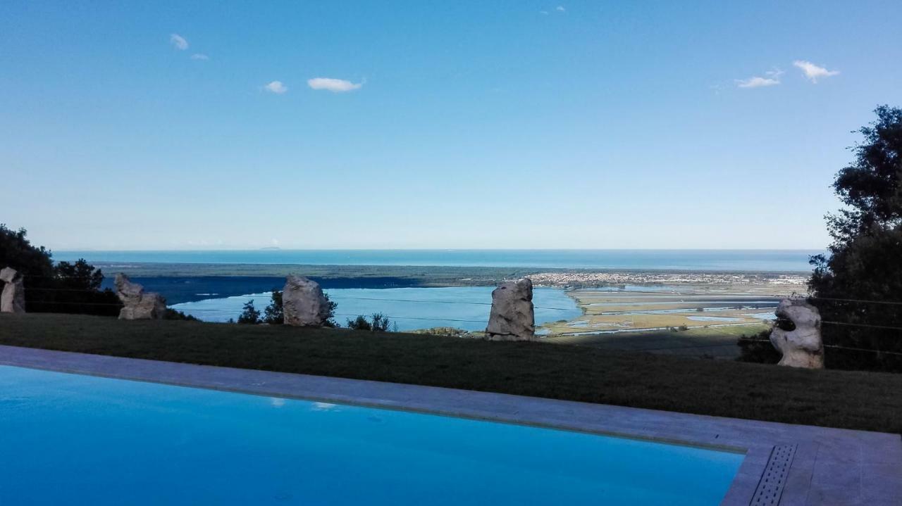 Holiday Prato Verde Chiatri ภายนอก รูปภาพ